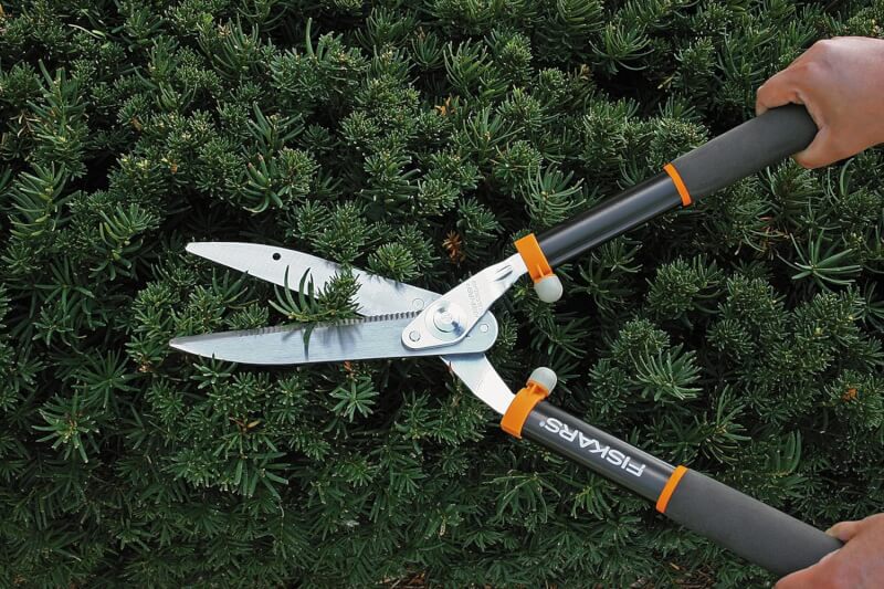 Fiskars Power Lever Hedge Shears - 8 Stainless Steel Blades - Plant Cutting Scissors with Sharp Precision-Ground Steel Blade